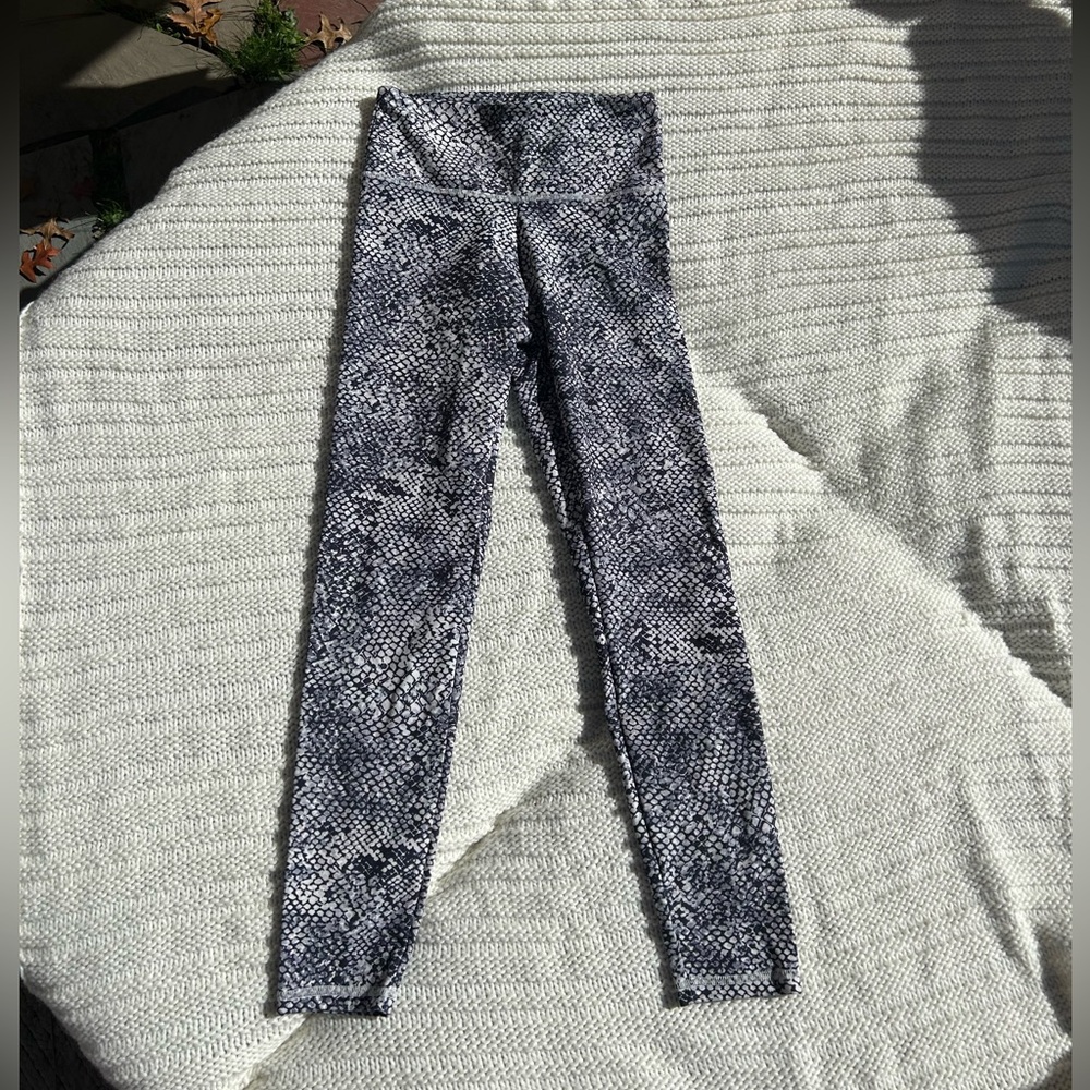 Blue-ish / purple leggings, size medium